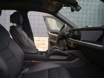 Cayenne E-Hybrid *AHK*PANO*INNO*KEYLESS*BOSE