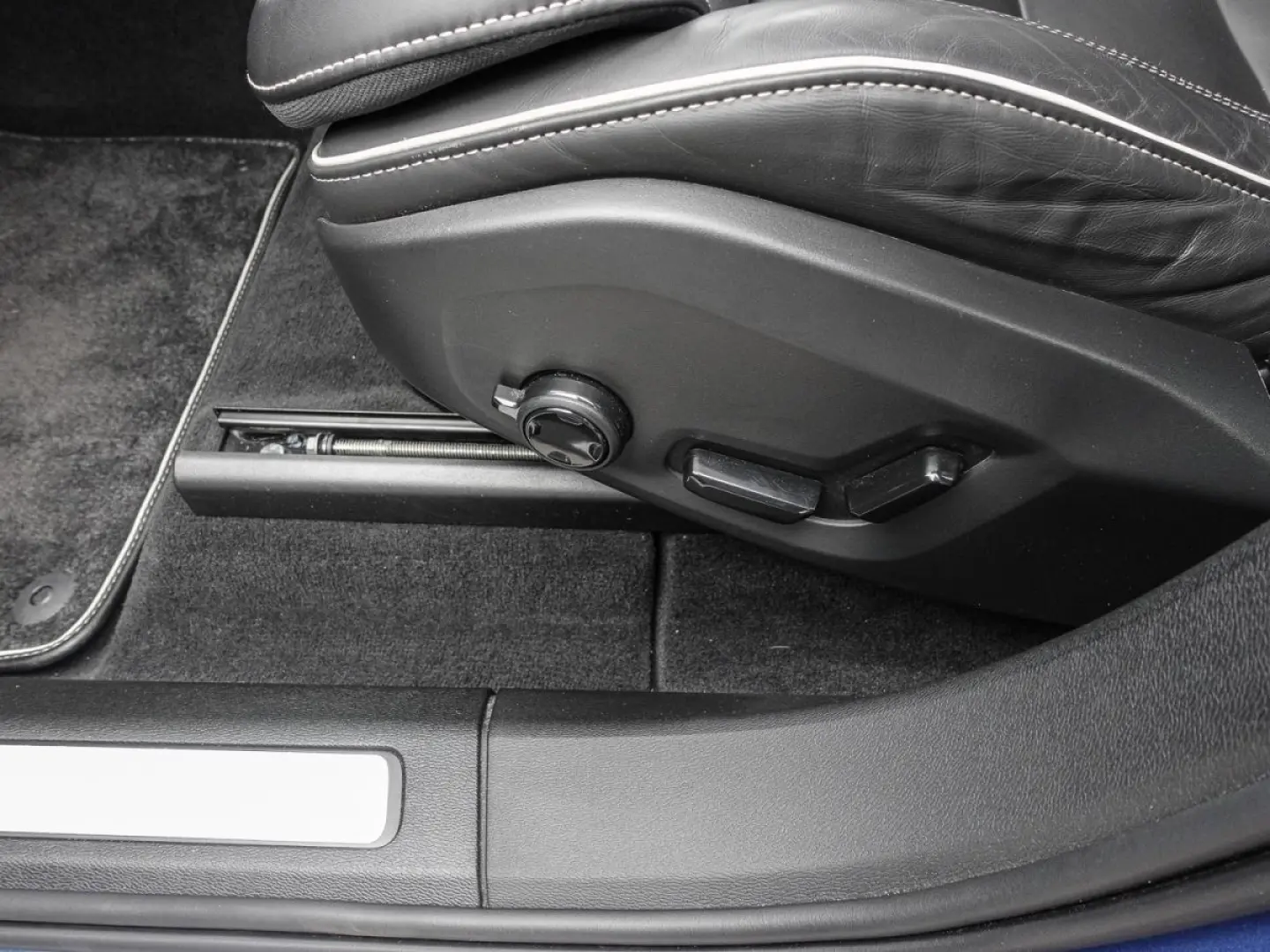 XC60 B5 AWD R-Design AHK LED
