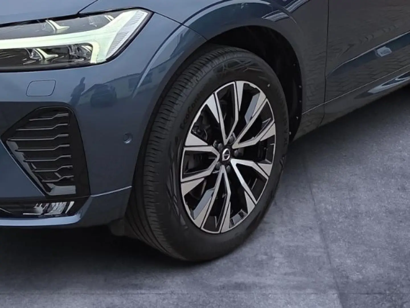 XC60 AWD B5 Benzin Plus Dark Standhzg AHK ACC Pi