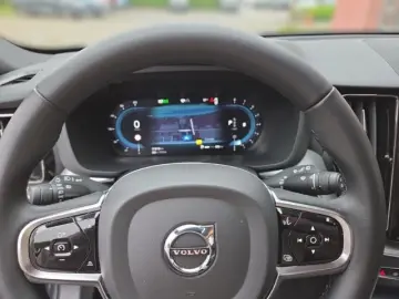 XC60 AWD B5 Benzin Plus Dark Standhzg AHK ACC Pi