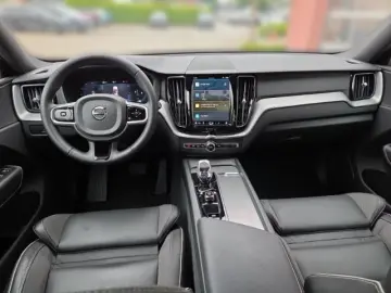 XC60 AWD B5 Benzin Plus Dark Standhzg AHK ACC Pi