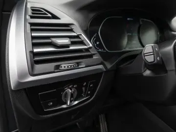 X3 xD30e M Sport DAB Kamera HiFi LED DriveAs 19