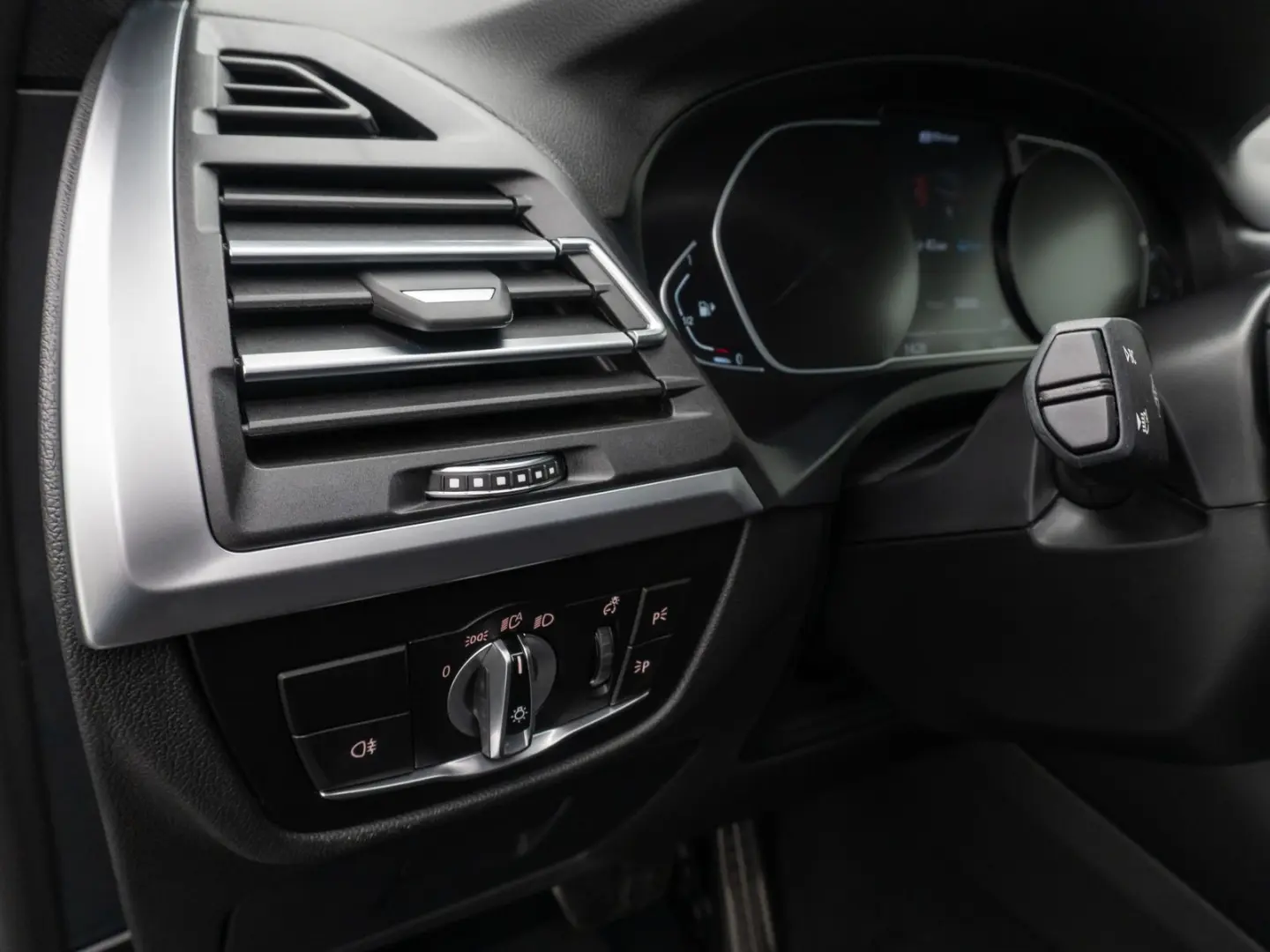 X3 xD30e M Sport DAB Kamera HiFi LED DriveAs 19