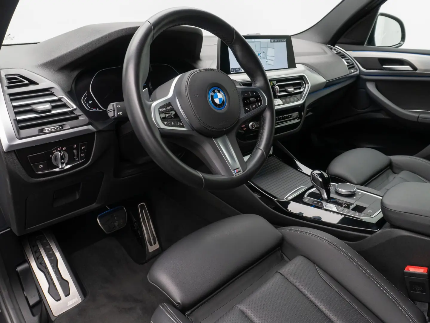 X3 xD30e M Sport DAB Kamera HiFi LED DriveAs 19