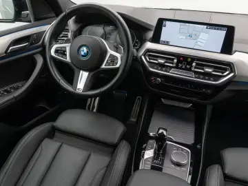 X3 xD30e M Sport DAB Kamera HiFi LED DriveAs 19