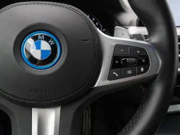 X3 xD30e M Sport DAB Kamera HiFi LED DriveAs 19