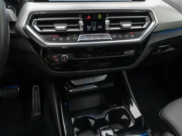 X3 xD30e M Sport DAB Kamera HiFi LED DriveAs 19