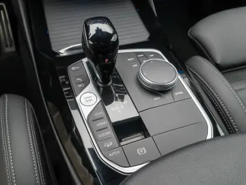 X3 xD30e M Sport DAB Kamera HiFi LED DriveAs 19