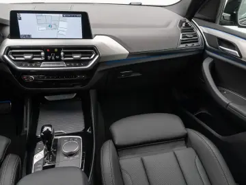 X3 xD30e M Sport DAB Kamera HiFi LED DriveAs 19