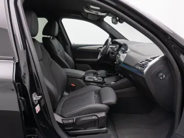 X3 xD30e M Sport DAB Kamera HiFi LED DriveAs 19