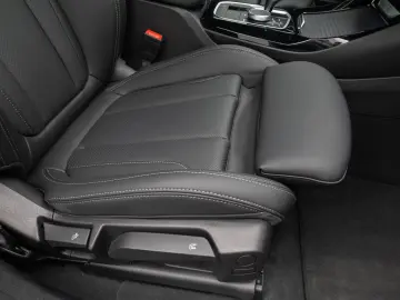 X3 xD30e M Sport DAB Kamera HiFi LED DriveAs 19