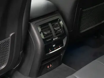 X3 xD30e M Sport DAB Kamera HiFi LED DriveAs 19