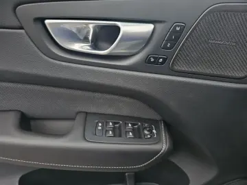 XC60 B5  AWD Ultimate Dark AHK NAVI 360° STANDH