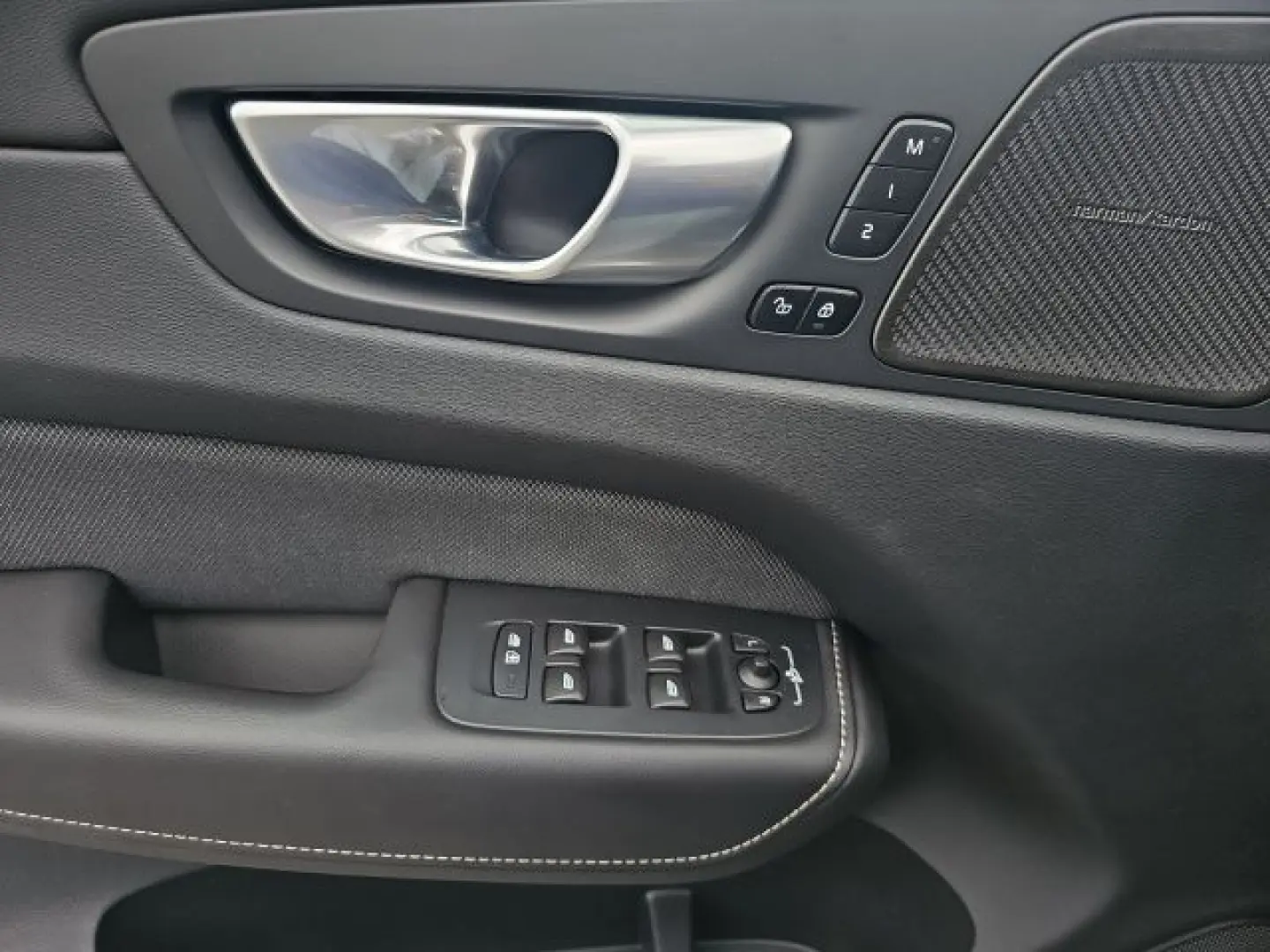 XC60 B5  AWD Ultimate Dark AHK NAVI 360° STANDH