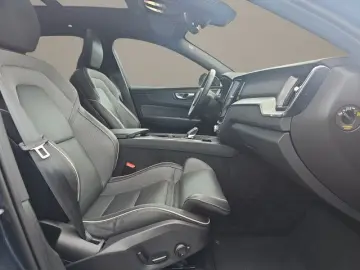 XC60 B5  AWD Ultimate Dark AHK NAVI 360° STANDH