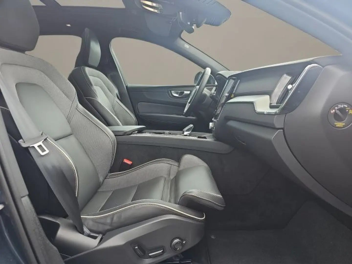 XC60 B5  AWD Ultimate Dark AHK NAVI 360° STANDH