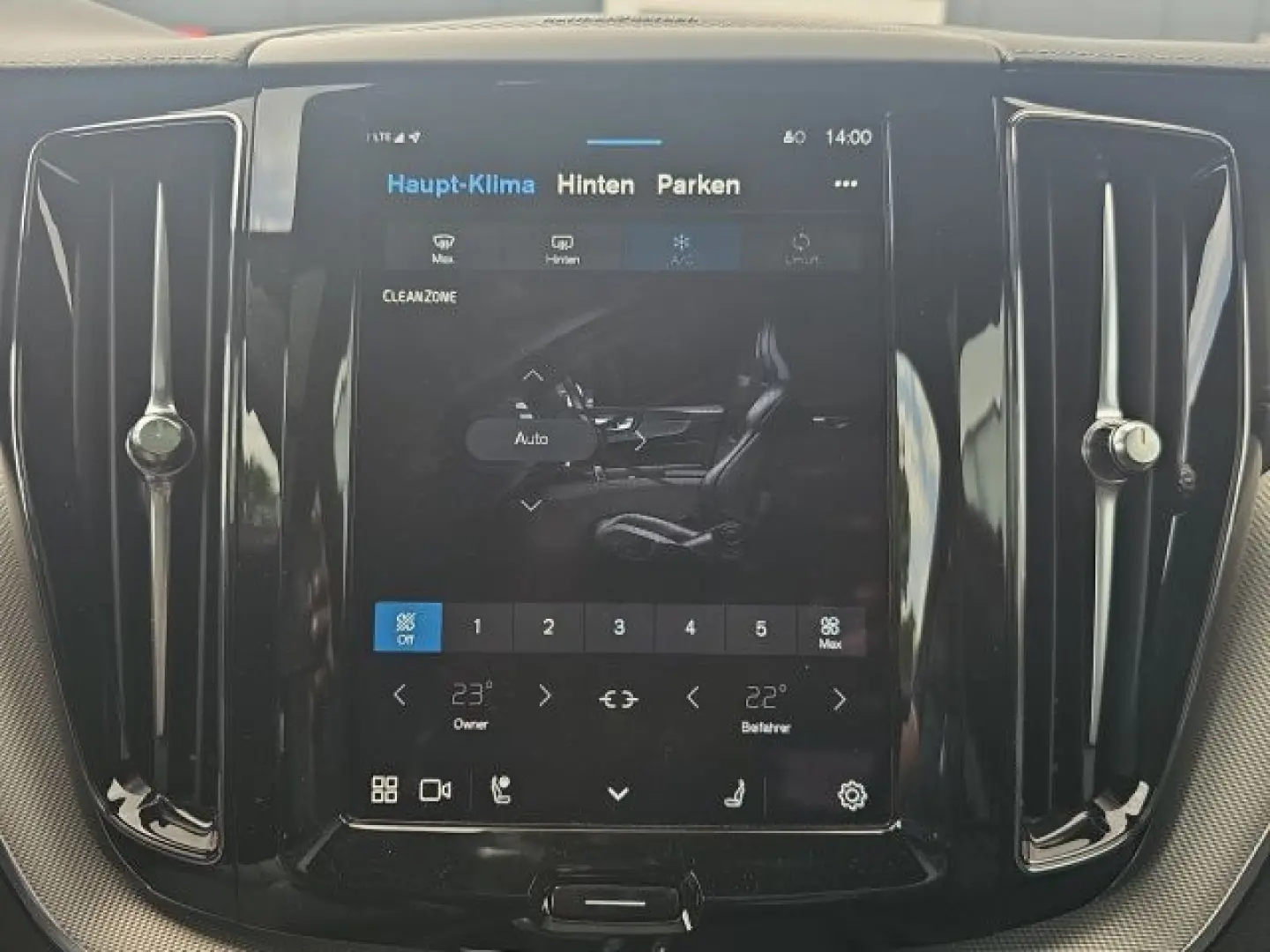 XC60 B5  AWD Ultimate Dark AHK NAVI 360° STANDH