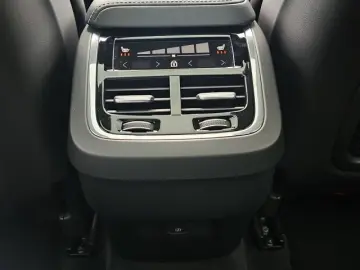 XC60 B5  AWD Ultimate Dark AHK NAVI 360° STANDH