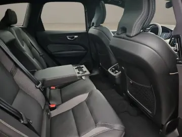 XC60 B5  AWD Ultimate Dark AHK NAVI 360° STANDH