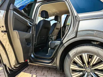 Noul Touareg Style V6 TDI 231CP DSG 4Motion - PE STOC