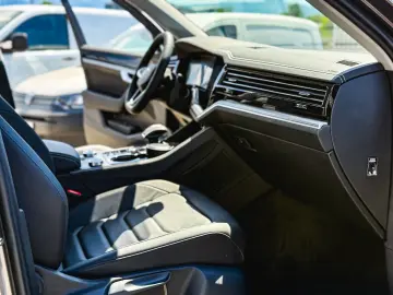 Noul Touareg Style V6 TDI 231CP DSG 4Motion - PE STOC