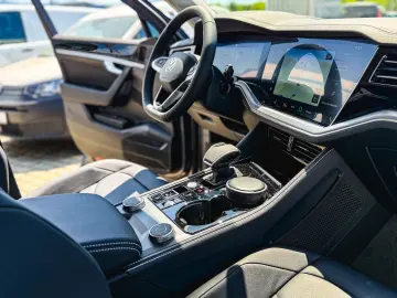 Noul Touareg Style V6 TDI 231CP DSG 4Motion - PE STOC