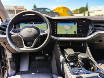 Noul Touareg Style V6 TDI 231CP DSG 4Motion - PE STOC