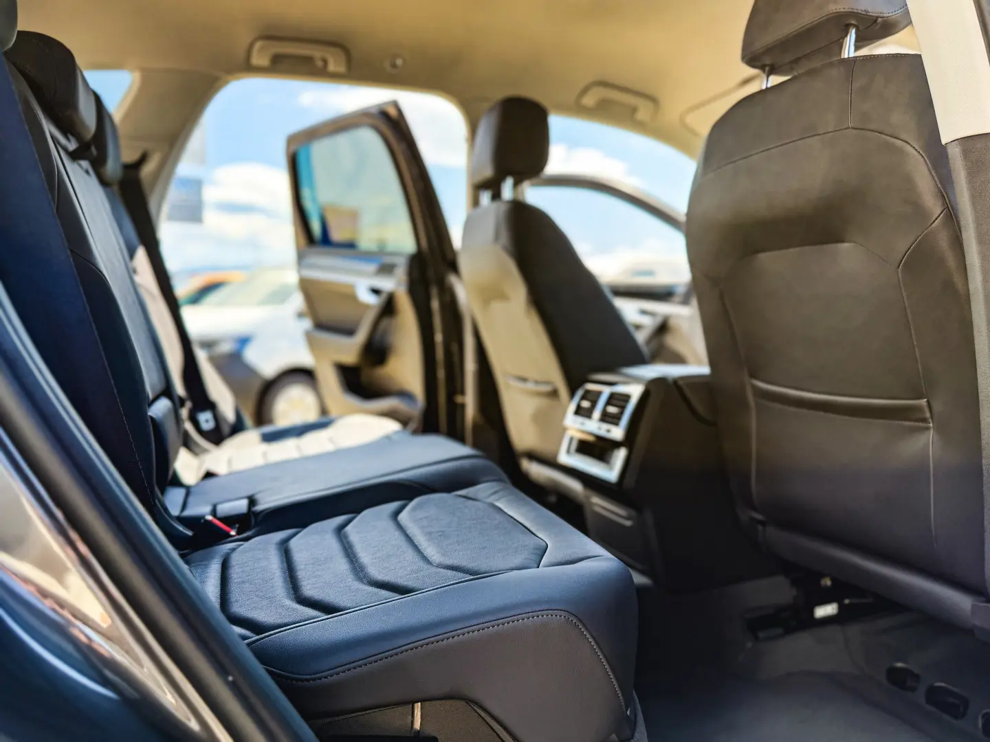 Noul Touareg Style V6 TDI 231CP DSG 4Motion - PE STOC
