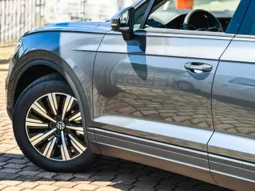 Noul Touareg Style V6 TDI 231CP DSG 4Motion - PE STOC