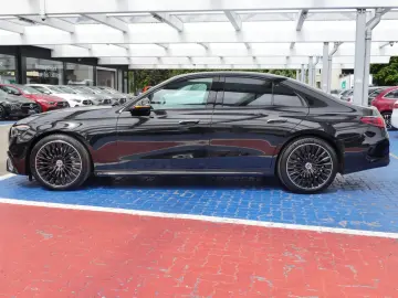 E 200 AMG +Distronic+R-Kamera+4D-BurmesterSound+