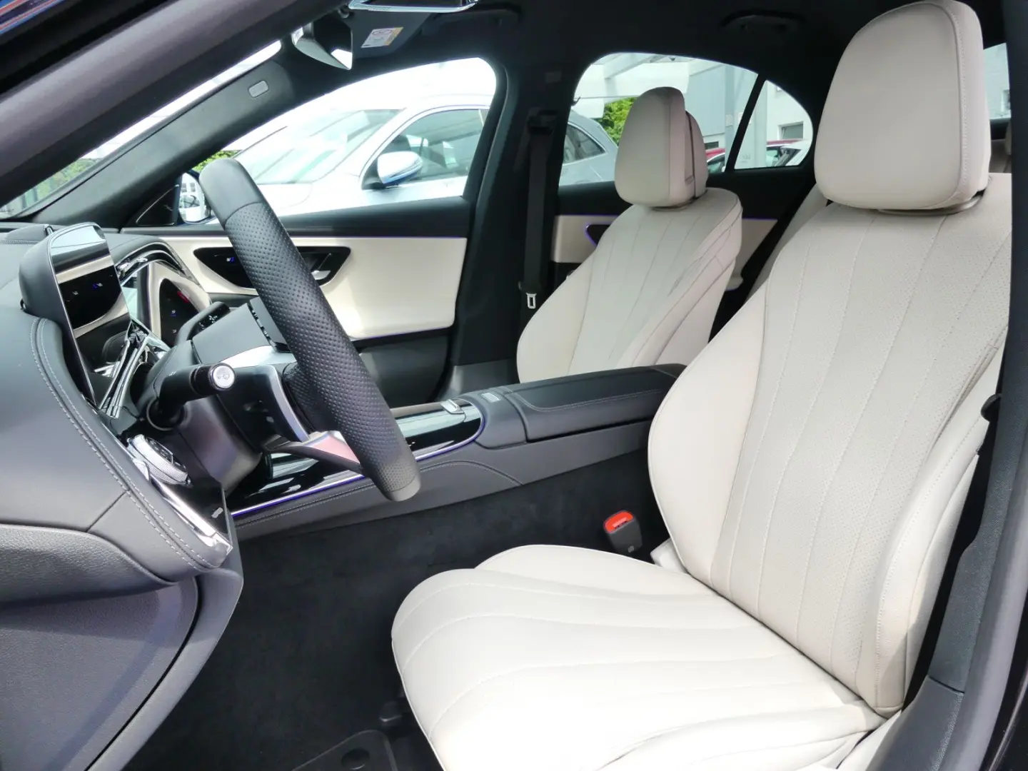 E 200 AMG +Distronic+R-Kamera+4D-BurmesterSound+