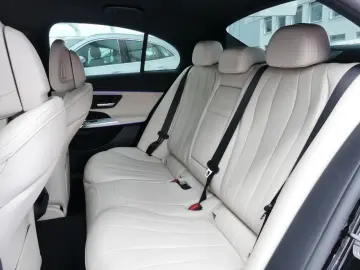 E 200 AMG +Distronic+R-Kamera+4D-BurmesterSound+