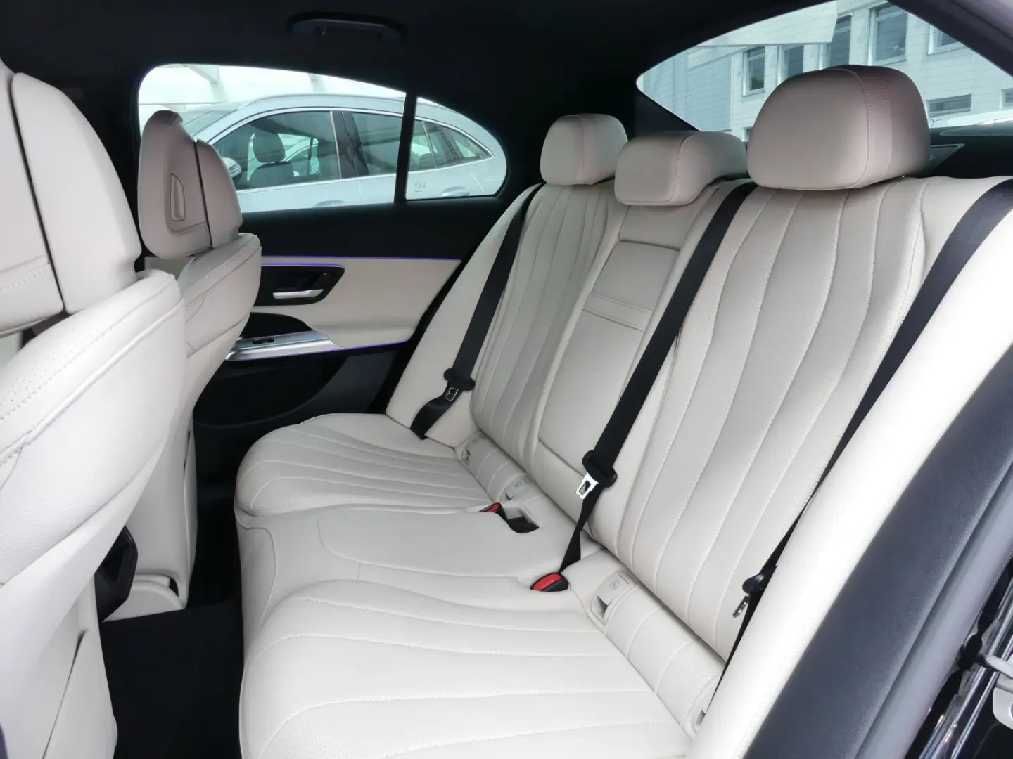 E 200 AMG +Distronic+R-Kamera+4D-BurmesterSound+