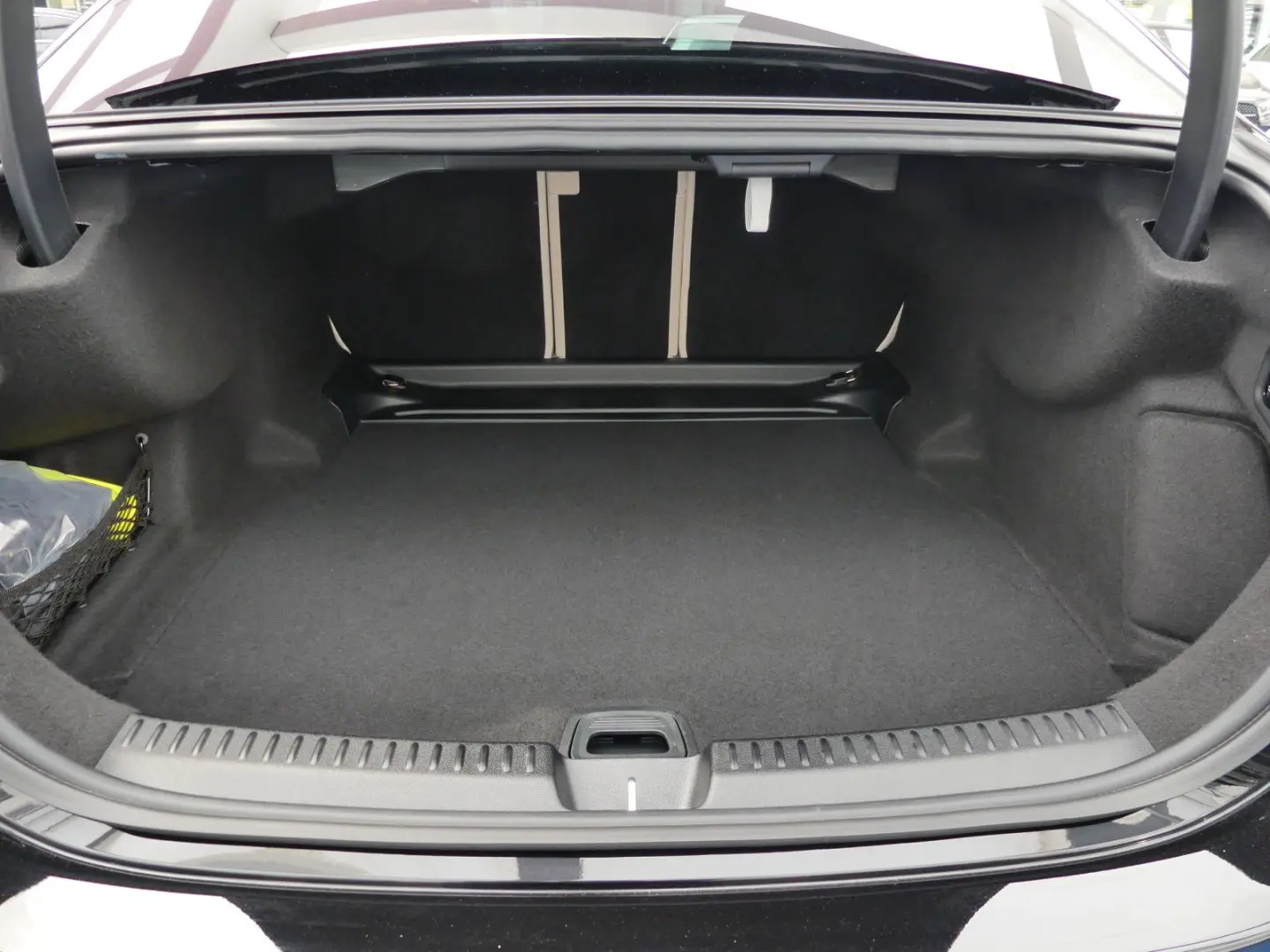 E 200 AMG +Distronic+R-Kamera+4D-BurmesterSound+