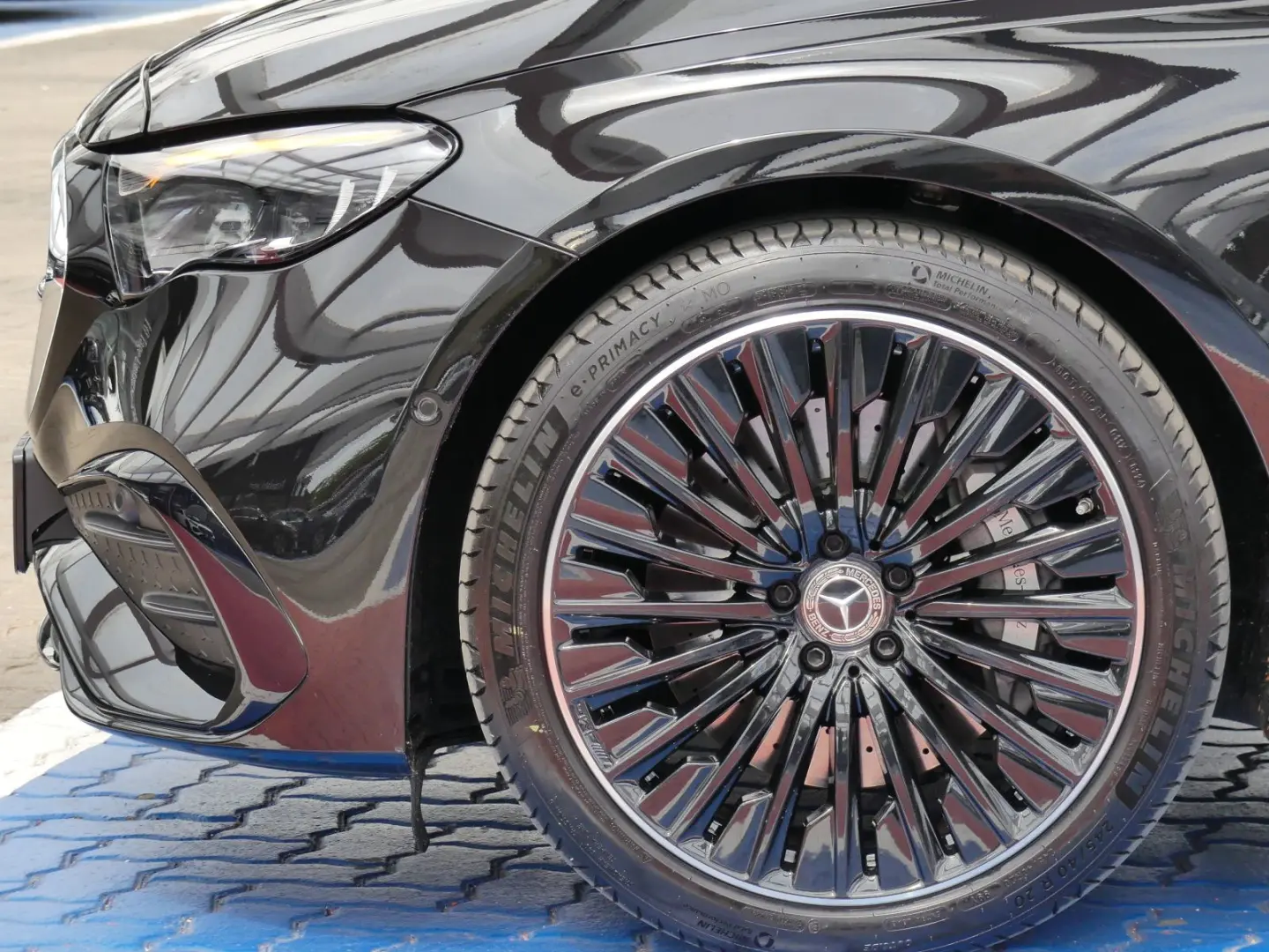 E 200 AMG +Distronic+R-Kamera+4D-BurmesterSound+