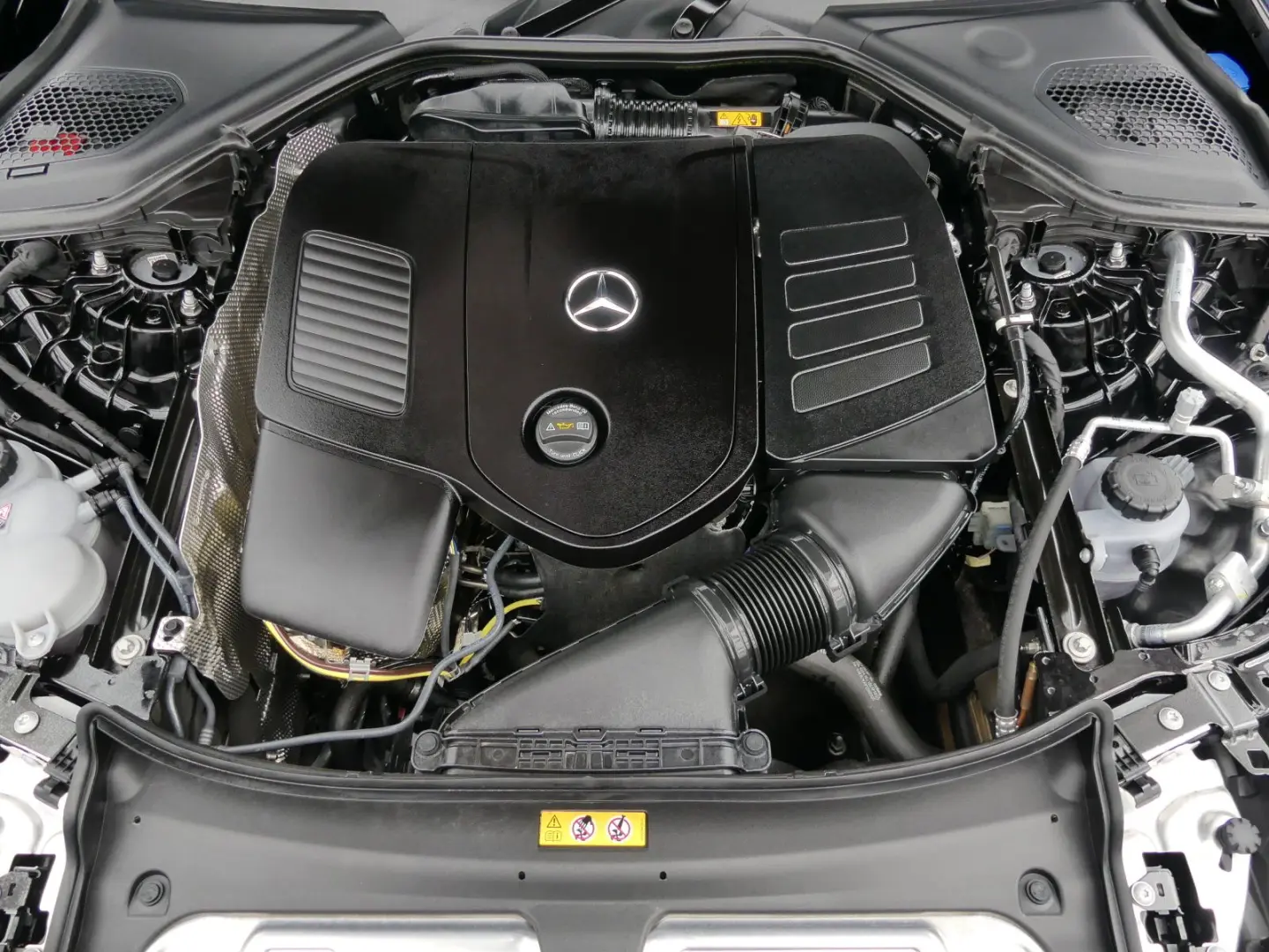 E 200 AMG +Distronic+R-Kamera+4D-BurmesterSound+