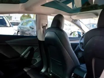 Model 3 Long Range Dual AWD *PANO*ACC*