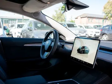 Model 3 Long Range Dual AWD *PANO*ACC*