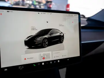Model 3 Long Range Dual AWD *PANO*ACC*