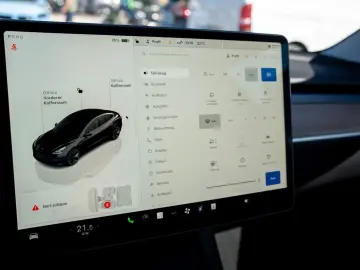 Model 3 Long Range Dual AWD *PANO*ACC*