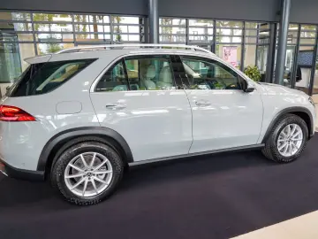 GLE 300 d 4M Premium-Plus-Paket Massage Head-up