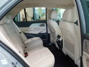 GLE 300 d 4M Premium-Plus-Paket Massage Head-up