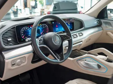 GLE 300 d 4M Premium-Plus-Paket Massage Head-up