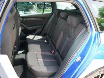 OCTAVIA COMBI RS 2.0TSI DSG PANORAMA+MATRIXuvm