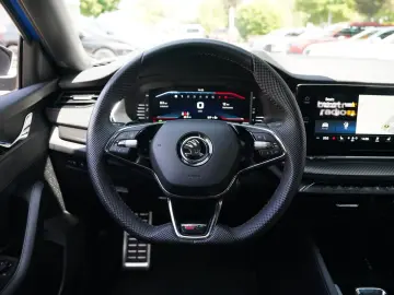 OCTAVIA COMBI RS 2.0TSI DSG PANORAMA+MATRIXuvm