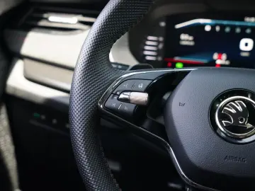 OCTAVIA COMBI RS 2.0TSI DSG PANORAMA+MATRIXuvm