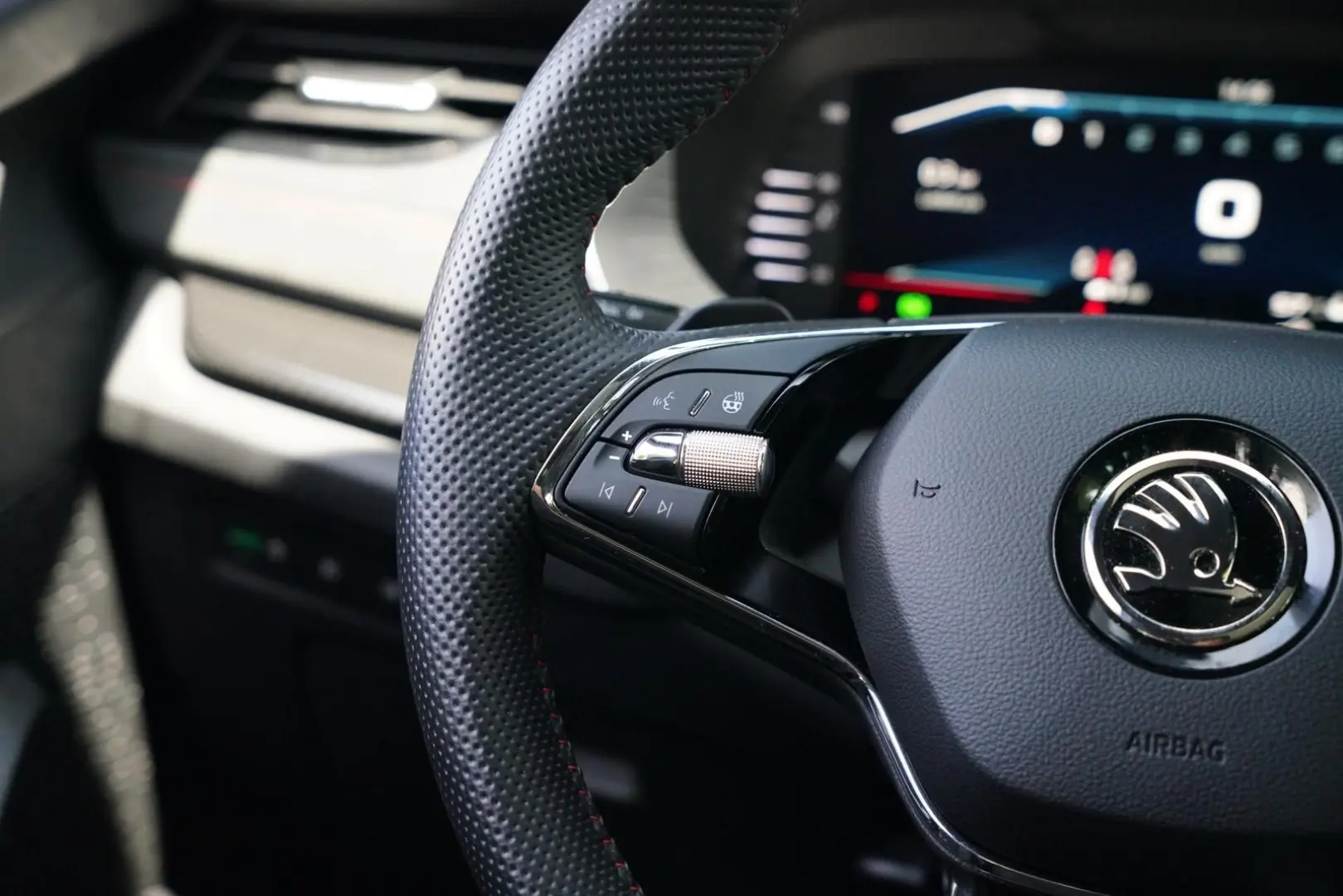 OCTAVIA COMBI RS 2.0TSI DSG PANORAMA+MATRIXuvm
