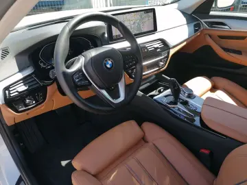530 e Touring LASER HuD Luftfederung AHK NAVI   