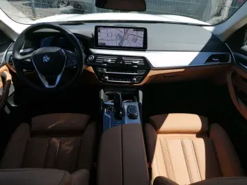 530 e Touring LASER HuD Luftfederung AHK NAVI   
