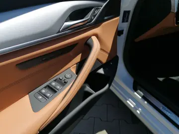 530 e Touring LASER HuD Luftfederung AHK NAVI   